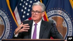 美联储主席鲍威尔在记者会上讲话。(2023年7月26日)