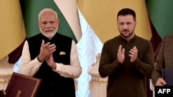 乌克兰总统泽连斯基在基辅会晤到访的印度总理莫迪。(2024年8月23日)