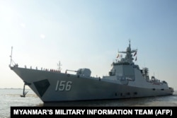 缅甸军事信息小组照片显示,中国海军舰只抵达仰光迪洛瓦港。(2023年11月27日)