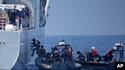 菲律宾、美国和日本的海岸警卫队在菲律宾海岸外举行海岸防卫联合演习。(2023年6月6日)