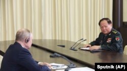 俄罗斯总统普京在莫斯科会见中共中央军委副主席张又侠。(2023年11月8日)