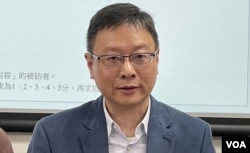 香港浸会大学政治及国际关系学系副教授陈家洛表示,特首李家超及多名身兼人大、政协委员的立法会议员,突然从北京赶返香港出席23条立法联席会议,反映安排是”急就章”, 可能要制造危机感 (美国之音/汤惠芸)