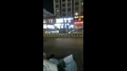 济南万达广场外墙惊现反习反共投影标语 济南万达广场外墙惊现反习反共投影标语