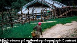 ကရင်နီပြည်မှာ စစ်ကြောင့် နေရပ်စွန့်ခွာတိမ်းရှောင်နေရသူများ (ဓာတ်ပုံ - ကရင်နီပြည် စစ်ဘေးရှောင် ကူညီစောင့်ရှောက်ရေးကွန်ရက်)