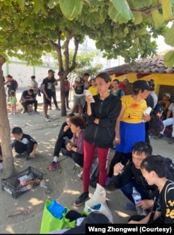 王中伟一行在走线途中(照片受访者提供)