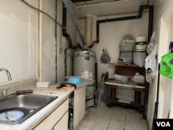 老年公寓里一层有一个公共厨房 (美国之音/张木林)