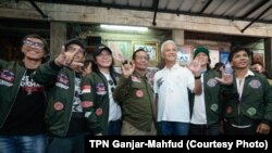 Paslon Ganjar Pranowo dan Mahfud MD menghadiri deklarasi dukungan kelompok musik Slank pada Ganjar-Mahfud di Jl. Potlot III, Jakarta Selatan, Sabtu, 20 Januari 2024. (Foto: TPN Ganjar-Mahfud)
