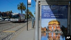 美国旧金山街头的2023亚太经合组织峰会的招贴画。(2023年10月18日)