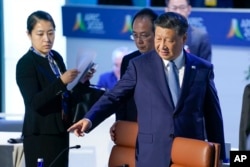 中国领导人习近平抵达加州旧金山APEC峰会会场。(2023年11月17日)