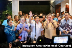 Ketua Umum Partai Gerinda Prabowo Subianto bersama jajaran ketua umum partai yang tergabung dalam Koalisi Indonesia Maju berkumpul untuk mengumumkan Gibran Rakabuming sebagai cawapres. (Foto: Courtesy/Instagram Partai Amanat Nasional)
