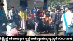 ကရင်နီပြည်မှာ စစ်ကြောင့် နေရပ်စွန့်ခွာတိမ်းရှောင်နေရသူများ (ဓာတ်ပုံ - ကရင်နီပြည် စစ်ဘေးရှောင် ကူညီစောင့်ရှောက်ရေးကွန်ရက်)