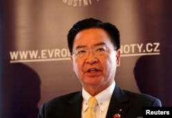 台湾外交部长吴钊燮在访问捷克期间在布拉格举行的“欧洲价值峰会”上发表讲话。(2023年6月14日)