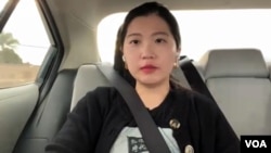 香港民主委员会(HKDC)总监郭凤仪今(15日)身穿“光复香港 时代革命”上衣,准备出席示威。