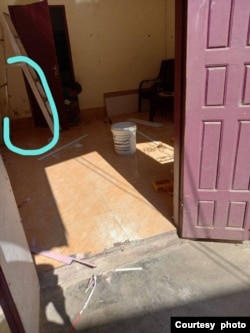 网友发现乔鑫鑫失踪前租住的房屋墙壁上疑似有血迹。(王清鹏推特图片)