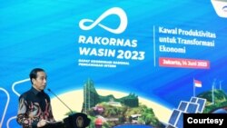 Presiden Jokowi dalam pembukaan Rakornas Pengawasan Intern di kantor BPKP, Jakarta, Rabu (14/6) menyayangkan tidak produktifnya anggaran negara karena banyak dipakai untuk perjalanan dinas dan rapat (biro Setpres)