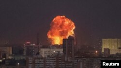 2024年9月2日,俄罗斯导弹袭击后乌克兰基辅市上空看到的爆炸。(路透社照片)