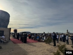 2023年12月10日(星期天)“国际人权日”,中国大陆逃亡香港历史纪念碑揭幕仪式现场 (美国之音 张木林)