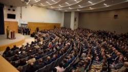 乌克兰总统泽连斯基在他的电报平台频道公布的照片显示他在华盛顿美国国防大学发表演说。(2023年12月11日)