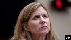 资料照片:美国宾州大学校长伊丽莎白·马吉尔在众议院教育委员会作证。(2023年12月5日)