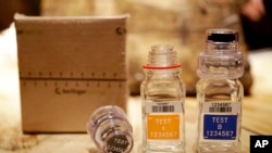 资料照片:检测人体尿液中兴奋剂的测试套件。(2016年12月12日)