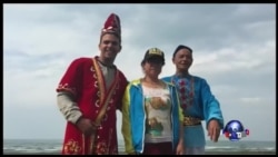 美国大学新生铁马单骑闯荡新疆 美国大学新生铁马单骑闯荡新疆