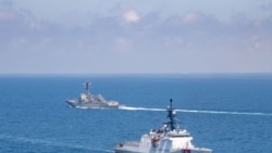 美国海军“基德”号驱逐舰与海岸警卫队“蒙罗”号巡逻舰2021年8月27日穿越台湾海峡(美国海军照片)