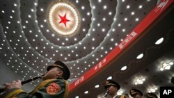 中共20大开幕前夕,解放军军乐团在人民大会堂排练。-美联社照片