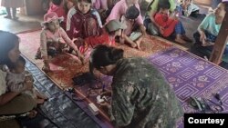 မိုးဗြဲမြို့က စစ်ပြေးဒုက္ခသည်များ (ဓါတ်ပုံ- မိုးဗြဲ PDF, ယခင်မှတ်တမ်းရုပ်ပုံ)