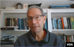 美国前国家安全委员会欧洲事务高级主任、乔治敦大学国际关系学教授查尔斯•库普坎(Charles Kupchan)接受美国之音视频采访截图(美国之音记者斯洋)