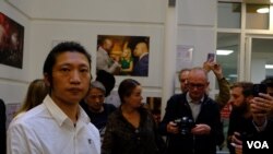 在曼彻斯特被打伤的示威者Bob Chan (美国之音/郑乐捷)