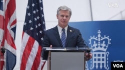 美国联邦调查局局长克里斯托弗·雷2022年7月6日在英国伦敦的军情五处发表讲话,呼吁警惕中国间谍行动。