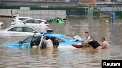中国甘肃省兰州市的暴雨成灾。(2022年7月11日)