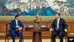 中国国家主席习近平2023年7月17日接见菲律宾前总统罗德里戈·杜特尔特（Rodrigo Duterte）。（美联社）