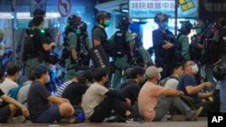 香港主权移交23周年纪念日香港民众游行抗议港版国安法,港警拘捕多名抗议者。(2020年7月1日)