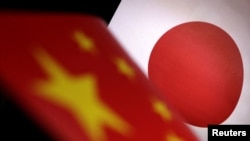 资料照:中国和日本国旗