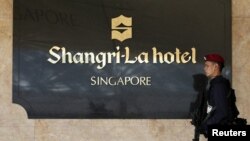 第15届亚洲安全峰会星期五正式在新加坡的香格里拉大酒店拉开序幕,会议场所安保措施严密。