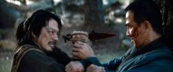 Aktor Hiroyuki Sanada (kiri) dan Joe Taslkim saat berlaga dalam Mortal Kombat (dok: "Mortal Kombat" / Warner Bros. Pictures via AP)