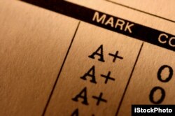 Đừng quá tập trung vào điểm số bạn ạ, nhà tuyển dụng chú ý tới kinh nghiệm thực tế của bạn hơn.