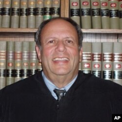 爱德华•索斯尼克法官