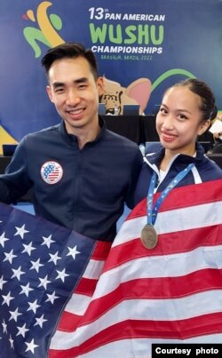 Pelatih Eugene Moy dan Kaika (foto: courtesy).