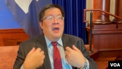 美国传统基金会亚洲研究中心高级研究员成斌2022年8月4日接受美国之音采访(美国之音锺辰芳拍摄)