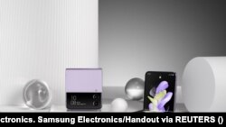 Điện thoại thông minh Galaxy Z Flip 6 mới nhất của Samsung được tặng cho tất cả các vận động viên tham gia thi đấu tại Thế vận hội Paris 2024 trừ vận động viên Triều Tiên.