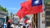 台湾旗帜在金门岛的街道两旁飘扬 (2022年8月11日)