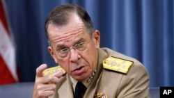 资料照：时任美军参谋长联席会议主席的麦克∙穆伦（Mike Mullen）在五角大楼的一个记者会上讲话。（2011年9月20日）