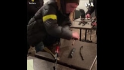 基辅民众报名参加民防部队  基辅民众报名参加民防部队