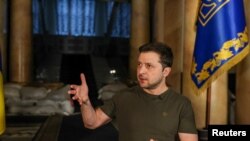 乌克兰总统泽连斯基说,在与莫斯科举行有意义的停火谈判前,俄罗斯必须先停止轰炸行动。此前双边的首次谈判未取得重大进展。
泽连斯基2022年3月1日接受路透社和美国有线电视新闻网CNN联访。(路透社)