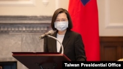 台湾总统蔡英文在台北总统府会晤到访的美国前国务卿蓬佩奥时发表讲话。(2022年3月3日)