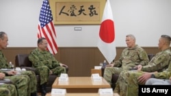 美日陆军指挥官会晤（美国陆军2019年12月15日照片）