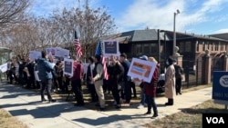 维吾尔人聚集华盛顿,要求美国政府给予他们政治庇护 (美国之音/阿西姆·卡什加里安)