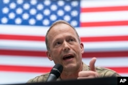 资料照片:美国陆军第五军军长柯拉斯基中将在乌克兰边界附近与媒体交谈。(2022年4月24日)